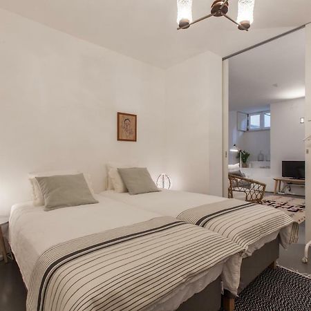 Renovated Apart With Private Courtyard, By Timecooler Lisbon Bagian luar foto