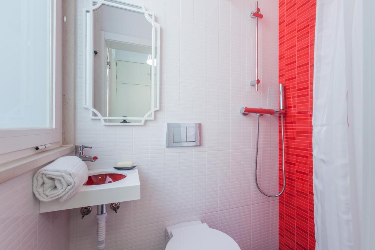 Renovated Apart With Private Courtyard, By Timecooler Lisbon Bagian luar foto