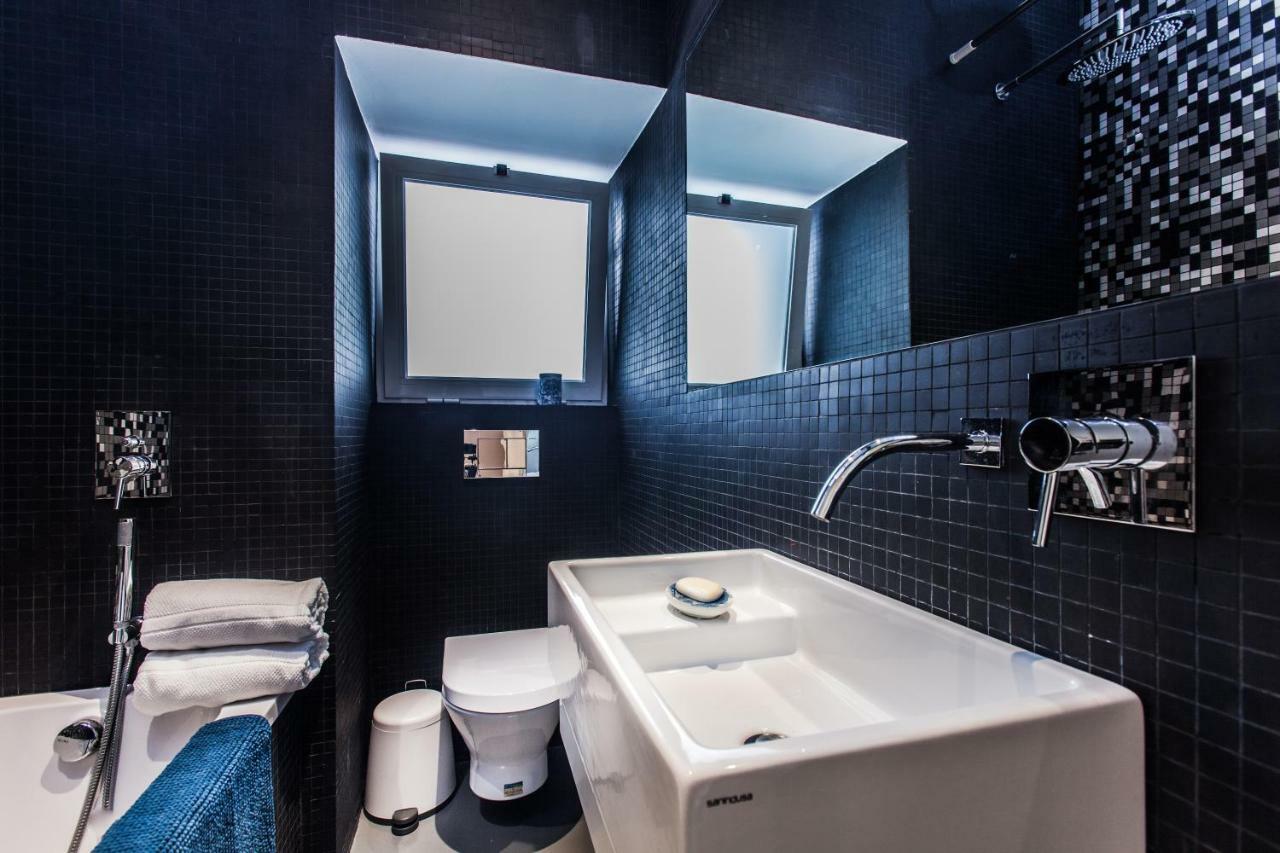 Renovated Apart With Private Courtyard, By Timecooler Lisbon Bagian luar foto