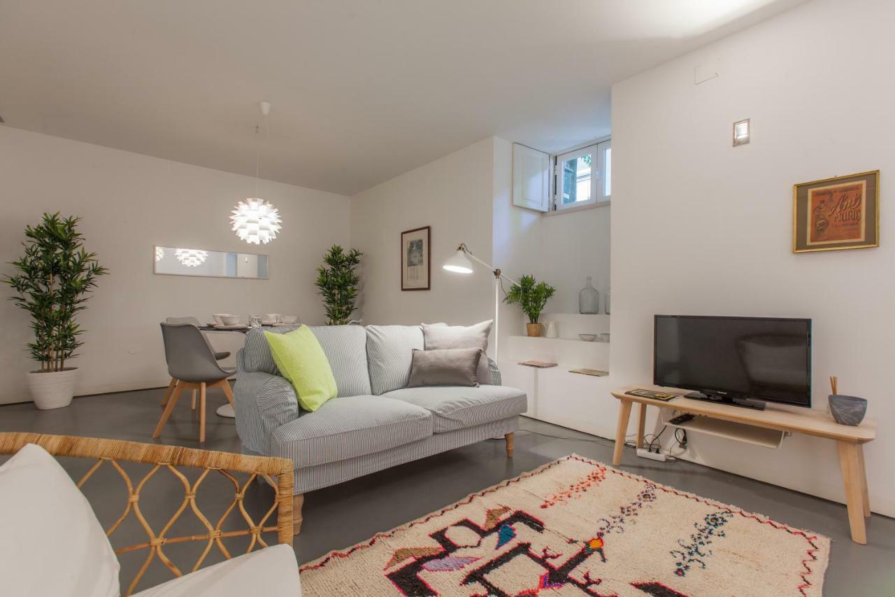Renovated Apart With Private Courtyard, By Timecooler Lisbon Bagian luar foto