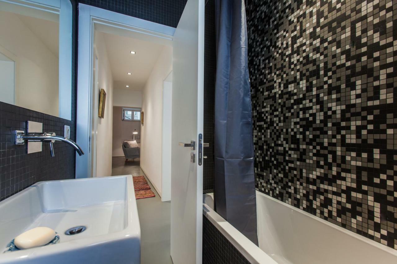 Renovated Apart With Private Courtyard, By Timecooler Lisbon Bagian luar foto