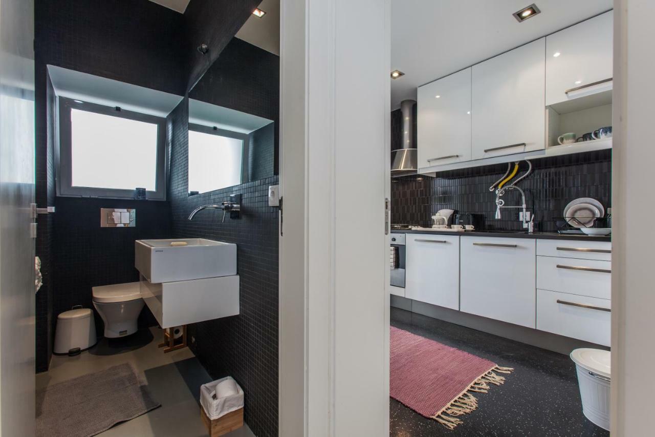 Renovated Apart With Private Courtyard, By Timecooler Lisbon Bagian luar foto