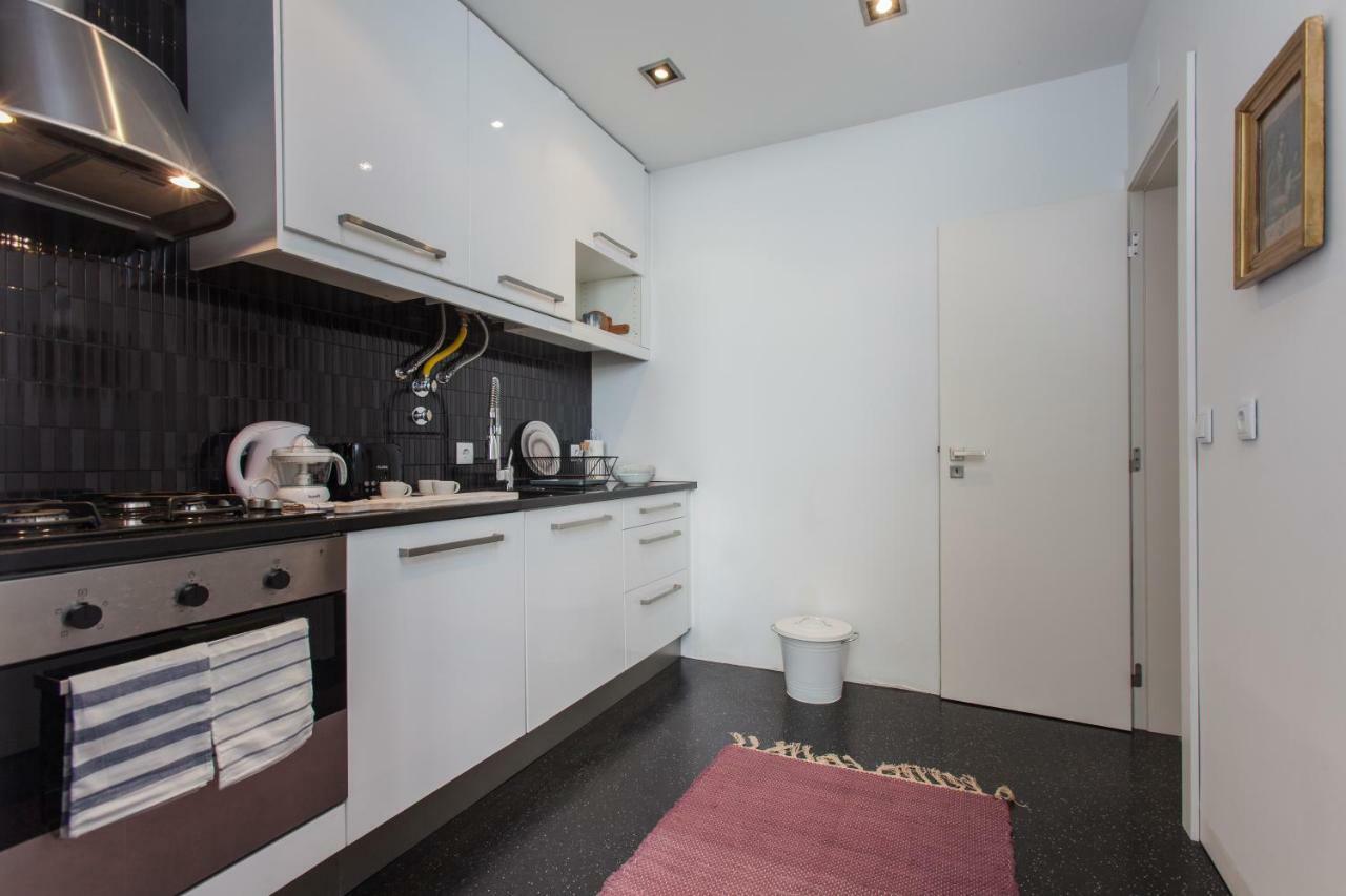 Renovated Apart With Private Courtyard, By Timecooler Lisbon Bagian luar foto